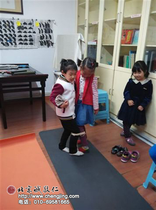  天才出自勤奮，一步一腳印，踏實往前邁步。