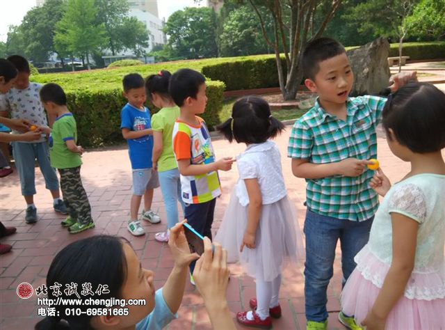 遵守游戲規則，在游戲中學習禮儀、規矩，長大步入社會，在人生大舞臺中就能游刃有余。 