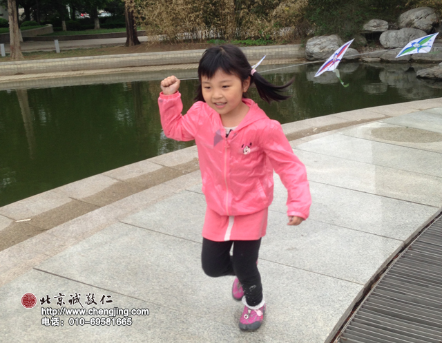 今日有風，同學給我們帶來的風箏正是好玩時機啊！