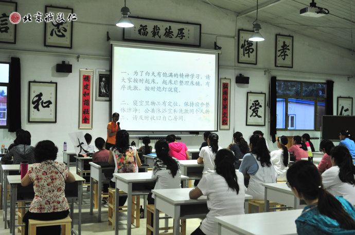 書法班第一堂課，先學習生活教育；