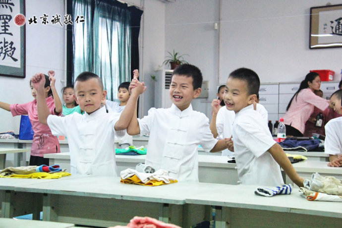 多元德藝書法少兒班，快樂充盈在每個角落；