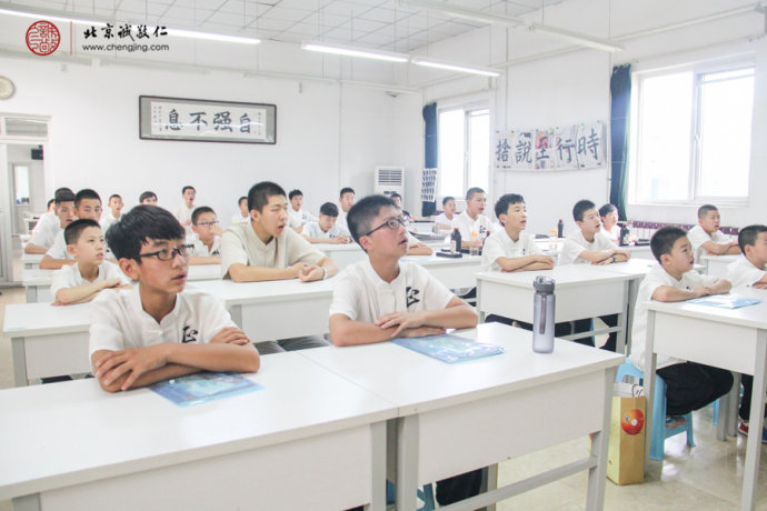 整潔明亮的教室，朗朗讀書聲帶來正能量