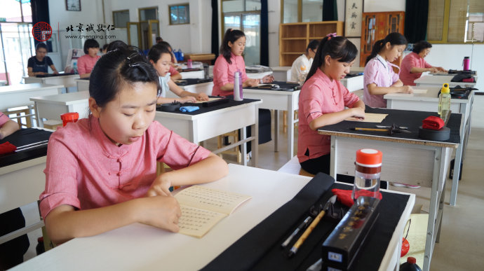 定心描紅，舒緩浮躁情緒，獲得身心寧靜。