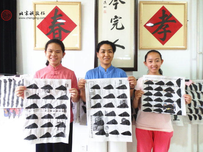 學員展示永字八法基本筆畫習作
