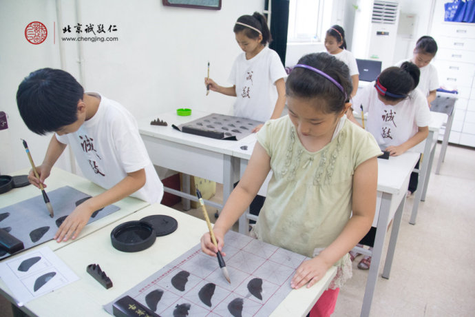 少兒班無墨書法，先培養定力，熟悉筆法