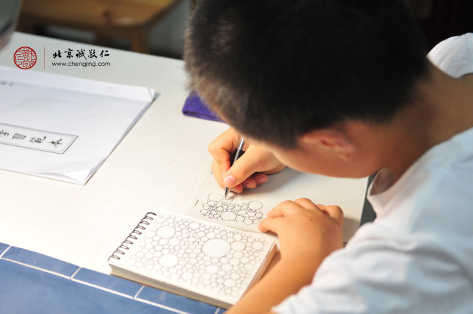 硬筆國畫，圓圈組合培養定力