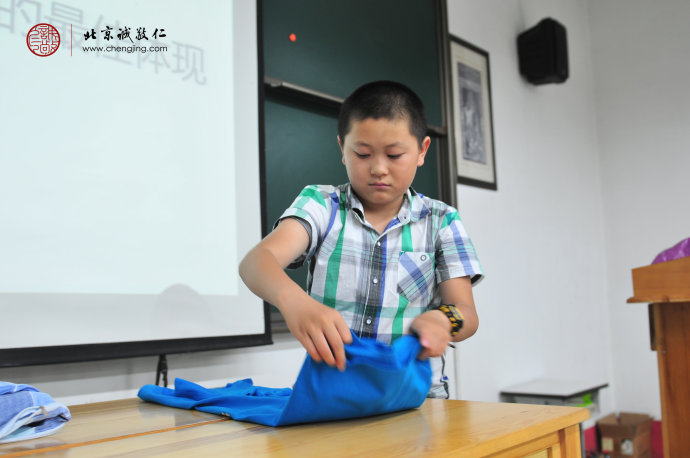 
七分德，三分藝；品德教育貴在落實在生活中。