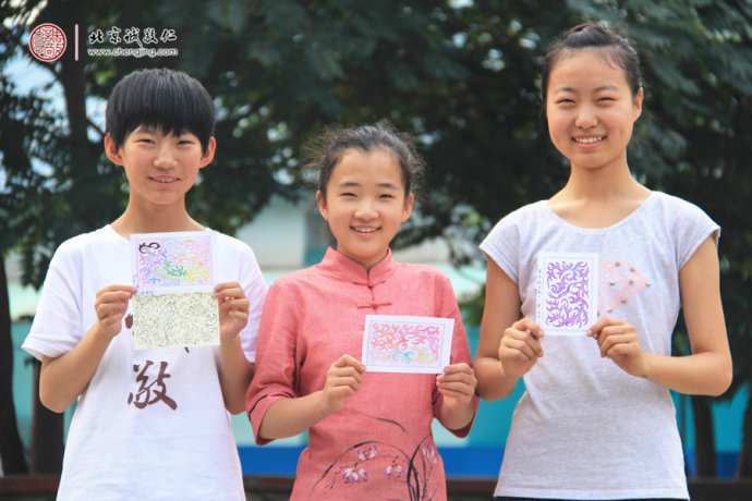 
五彩畫筆描繪精彩人生；美麗的人生曲線勾勒出心靈的喜悅。