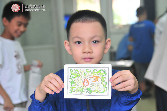 彩繪曲線圖，啟智少年心。