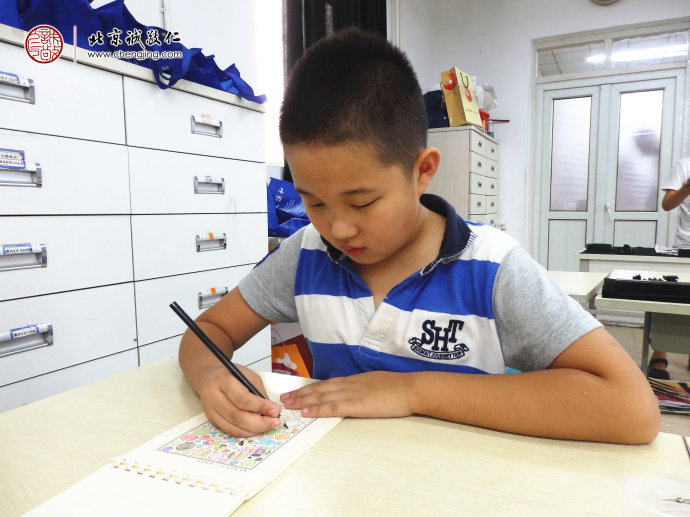 小學員練習硬筆國畫
