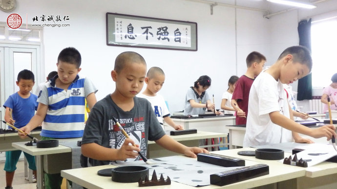 
看動漫品人生，從中華德育故事中體會圣賢的存心，
感悟人生的真諦和獲得幸福人生的智慧泉源。