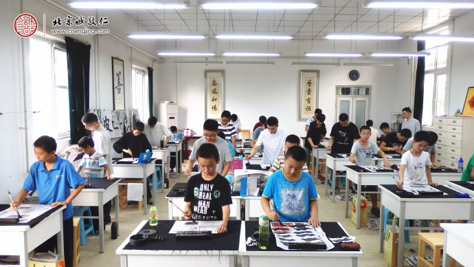 書法一班，書法學習帶來內(nèi)心的寧靜和諧，在靜定中體會人生真諦。