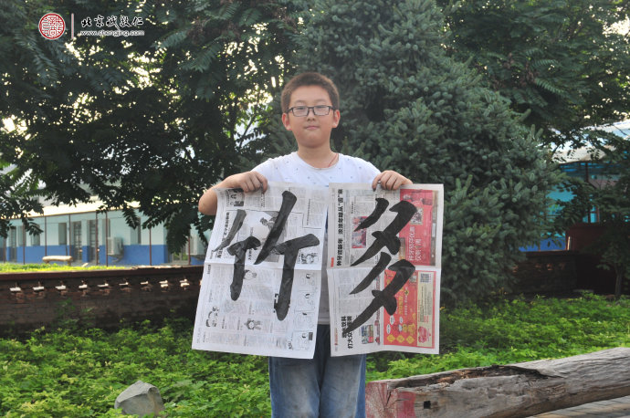 
書法二班學(xué)員習(xí)練永字八法基本功