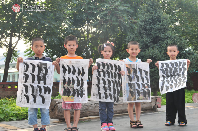 少兒班學(xué)員永字八法右側(cè)點(diǎn)習(xí)作展示