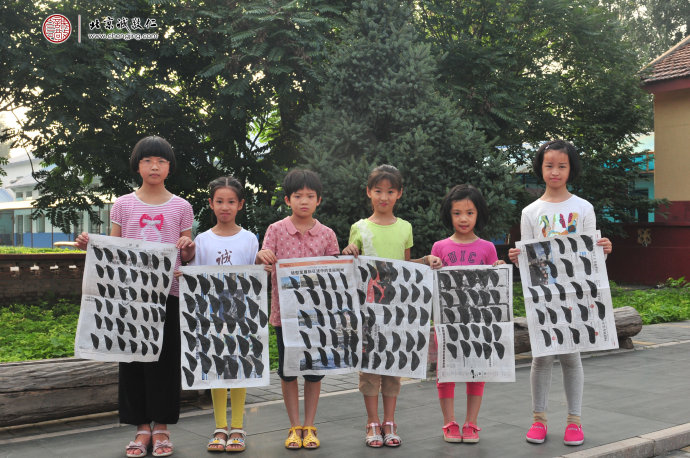 少兒班學(xué)員永字八法右側(cè)點(diǎn)習(xí)作展示