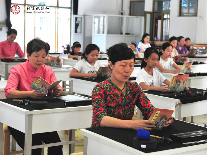 讀誦圣賢經(jīng)典，在潛移默化中陶冶性情，開闊胸懷。