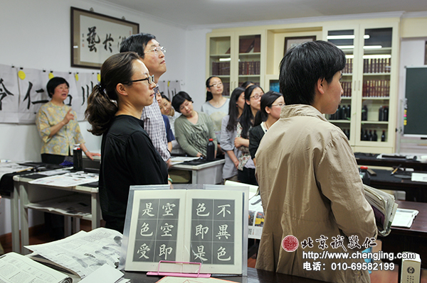 楊老師進(jìn)行作業(yè)點(diǎn)評(píng)