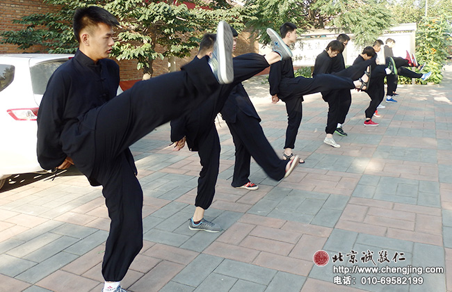 踢腿功夫不錯！