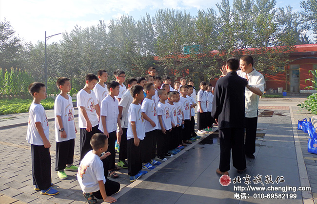 書法二班多是10歲左右的小朋友；晨練時光，修心養生的的太極藝術吸引了小學員們。