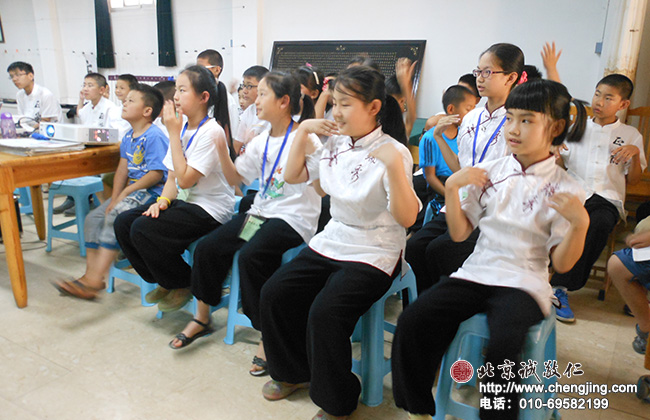 移風(fēng)易俗，莫善于樂；手語孝親歌曲課程贏得同學(xué)們的歡迎。