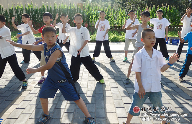 自古英雄出少年；虎虎生風(fēng)的云手，別有一番武林風(fēng)范。