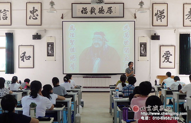 班主任虞老師講述至圣先師孔子勤學的故事，
鼓勵大家勤奮好學，塑造美好人生。