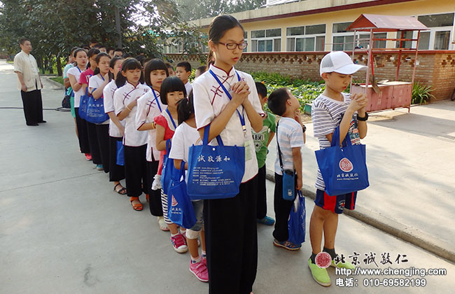 餐前感恩---

感恩父母、老師、國家、一切付出的人
