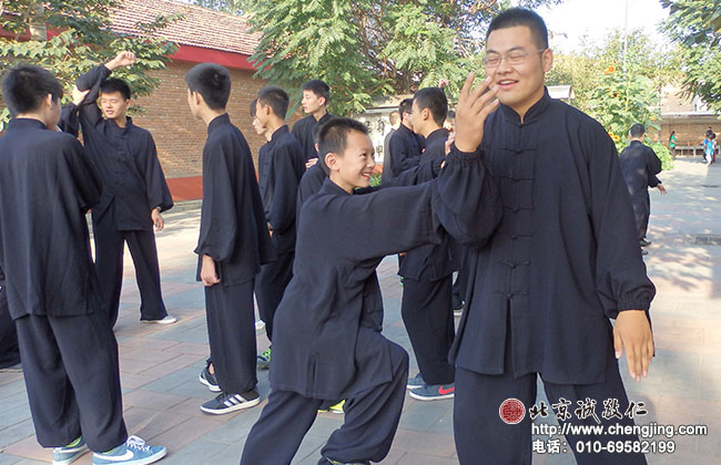 晨練即將結束，
收勢動作為今天的太極拳課程劃上圓滿的句號。

