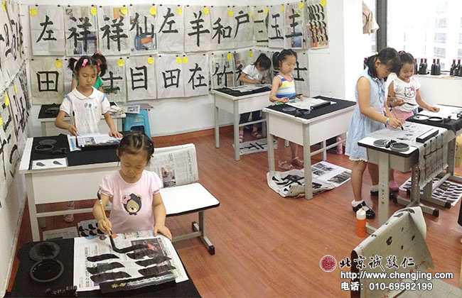 我們小班的小朋友們一樣很認真。