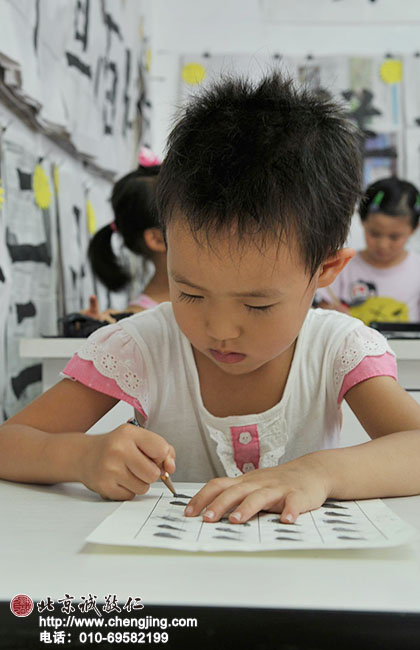 雖然我才3歲，但是描紅已經是越描越好了！