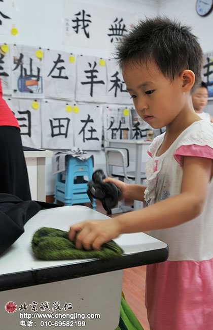 我主動請求老師自己來收拾，學習遇到突發事件如何處理。