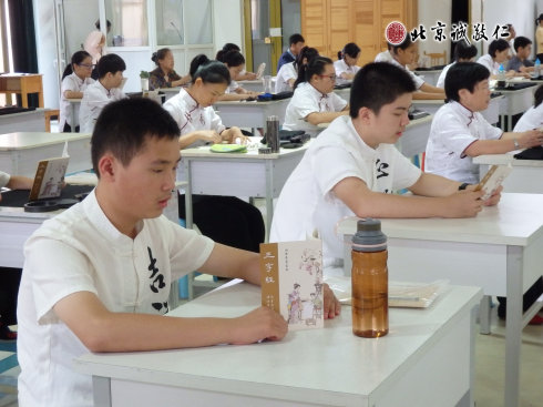 

書法一班學員誦讀經典《三字經》
