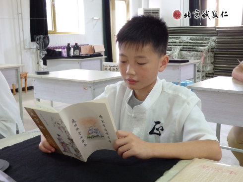 書法一班學員誦讀經典《三字經》

