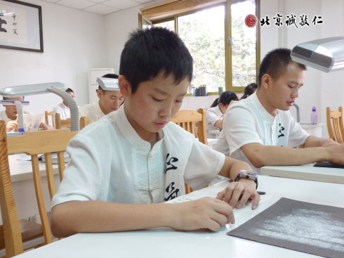 
篆刻班學員誦讀經典《三字經》
