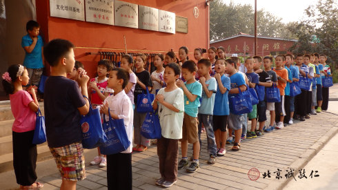
餐前感恩，擁有感恩的心才能獲得幸福美好的人生。
