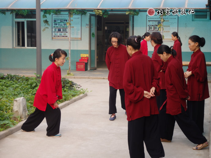 
太極三寶步步禪動作要領(lǐng)。