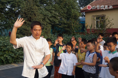 晨起習練太極拳，身心健康壽延年