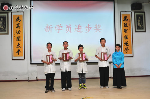 頒發篆刻班新學員進步獎