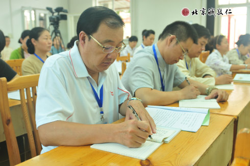 配圖四：學(xué)員認(rèn)真記筆記