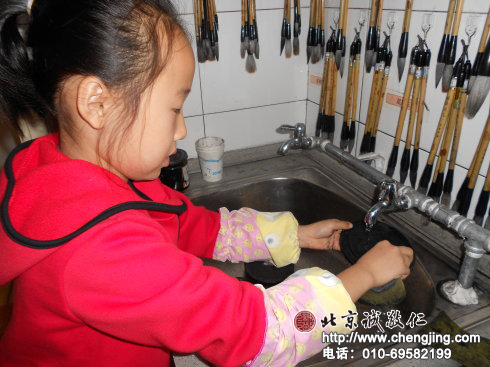 做地球母親的環(huán)保小衛(wèi)士，用水要惜福，細(xì)水長(zhǎng)流