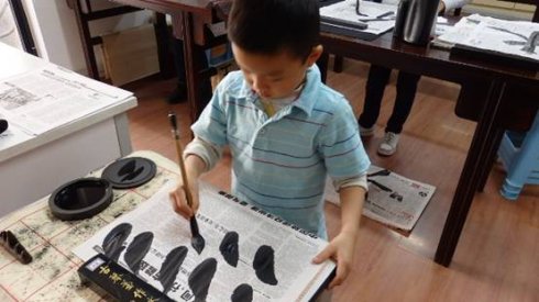 學(xué)習(xí)握筆、調(diào)筆、蘸墨、轉(zhuǎn)筆