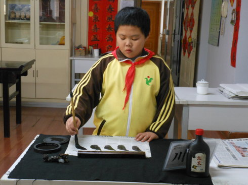 每一次練習(xí),都要溫習(xí)永字八法基本筆法，讓基本功穩(wěn)中有進(jìn)。
溫故而知新，只有根深，才能葉茂。
 