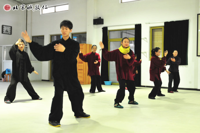 配圖：學員晨練太極拳