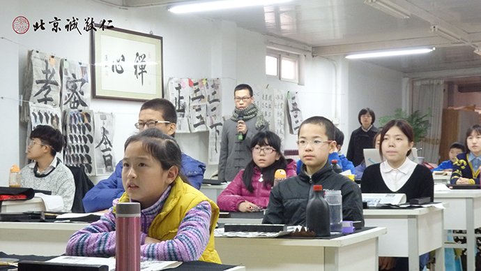 經典誦讀課程，在老師的引領下，學員用心體會圣賢經典的智慧之語。