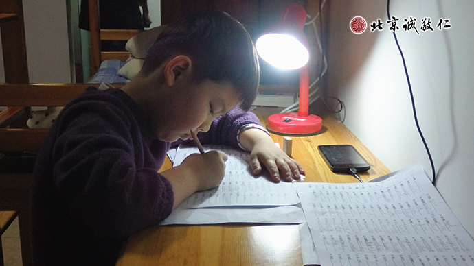 小學(xué)員利用課余時(shí)間，