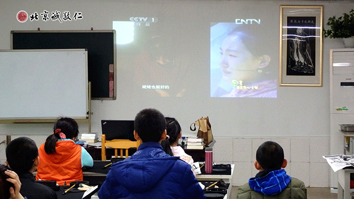 德育課程深受學(xué)員喜愛；經(jīng)典課程之外，大家一起學(xué)習(xí)當(dāng)代道德楷模的事跡。