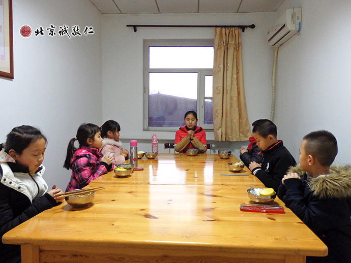 餐前感恩，種下愛與感恩的種子；培養(yǎng)做人的根基。