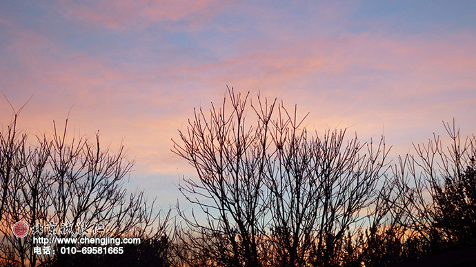 每一張笑臉都是最珍貴的記憶；在霞光瀲滟的冬日，滿載遠方親人的祝福與期盼