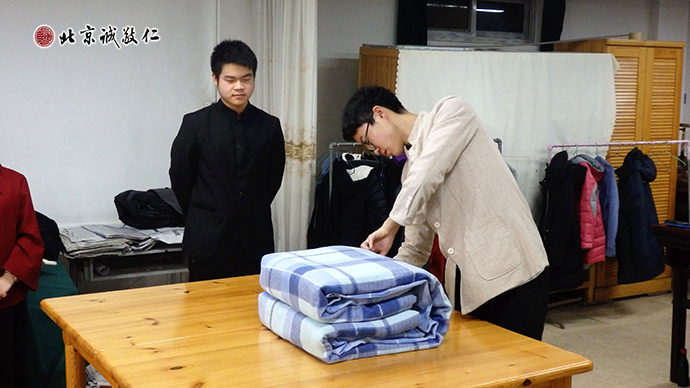 生活老師示范內務技巧