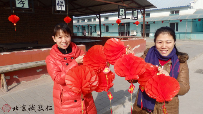 喜迎家人   張燈結(jié)彩